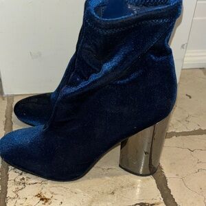 Elegant Blue Velvet Ankle Boots